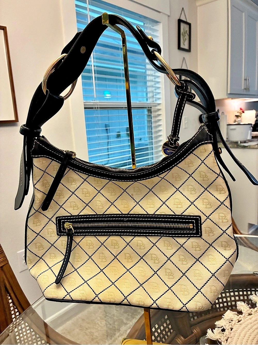 Dooney & Bourke Shoulder Bag in Beige & Black